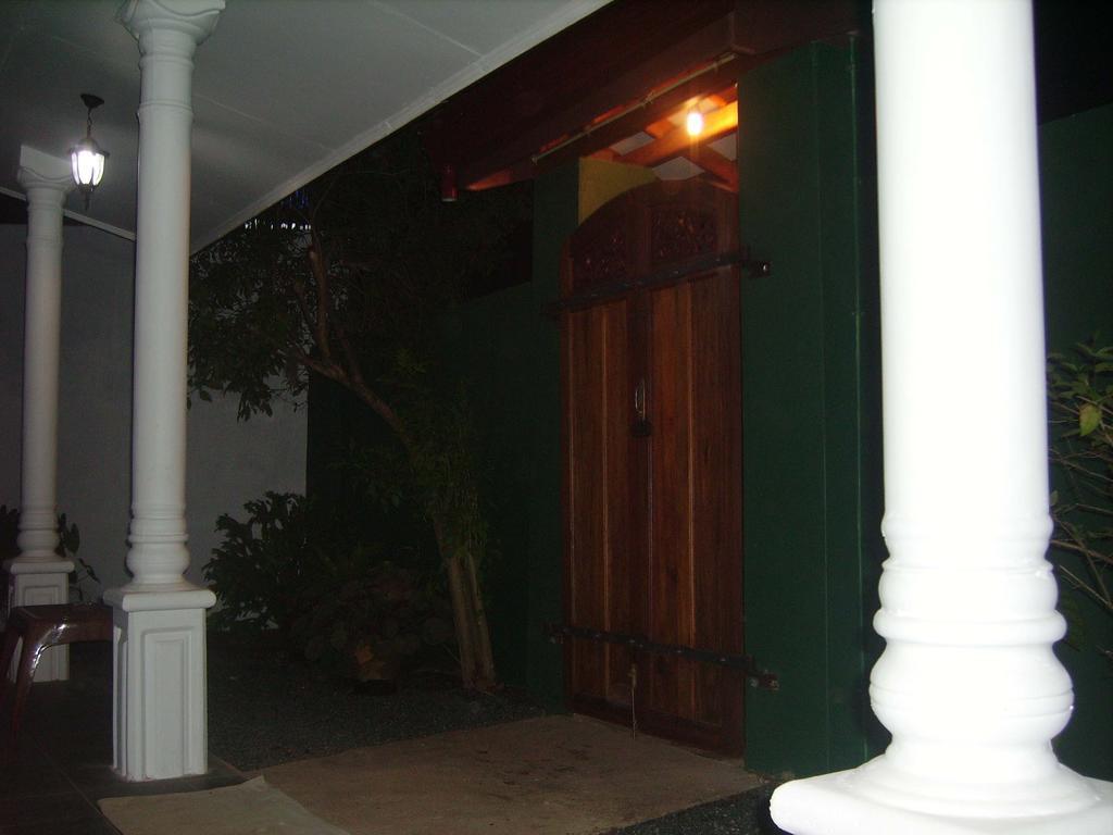 Extremehost Guest House Banduramulla Exterior foto